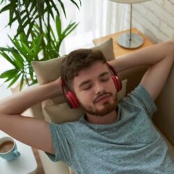 دانلود رایگان پلی لیست موسیقی بی کلام لو فای چیل برای استراحت (Lofi Chill)