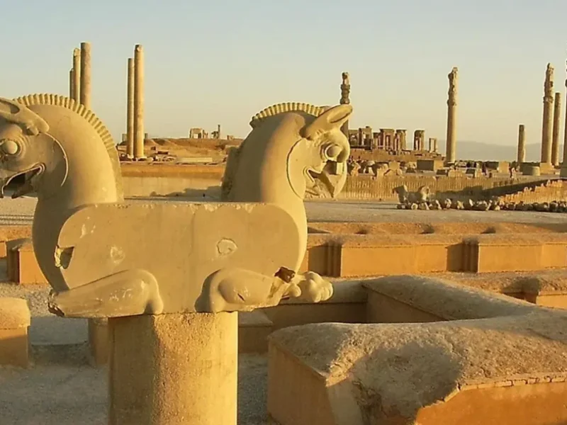 تخت جمشید شیراز در مرودشت نماد شکوه باستانی ایران