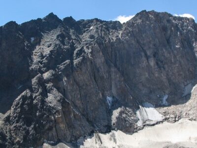 صعود بر گرانیت سخت علم‌ کوه و فتح دیواره‌ ای به بلندای آسمان